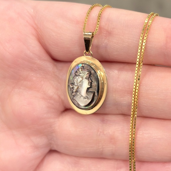 Vintage 14K Gold Cameo Pendant: Brown Mother of Pearl Mid Century Necklace - Picture 7 of 13